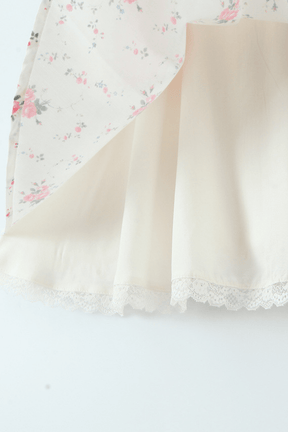 Bezauberndes kurzes Kleid