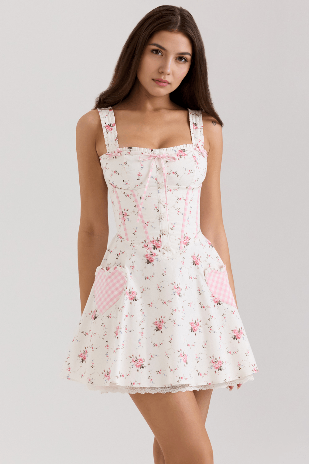Bezauberndes kurzes Kleid