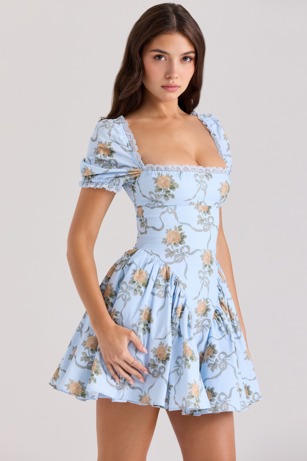 Kurzes Perlenkleid