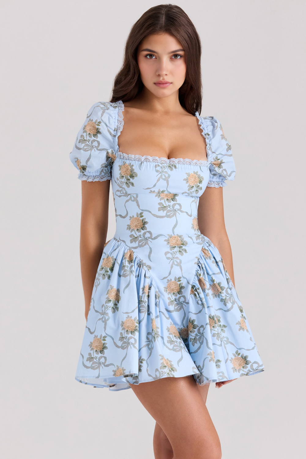 Kurzes Perlenkleid