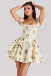 Kurzes Perlenkleid