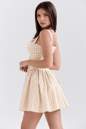 Kurzes Scarlett-Kleid